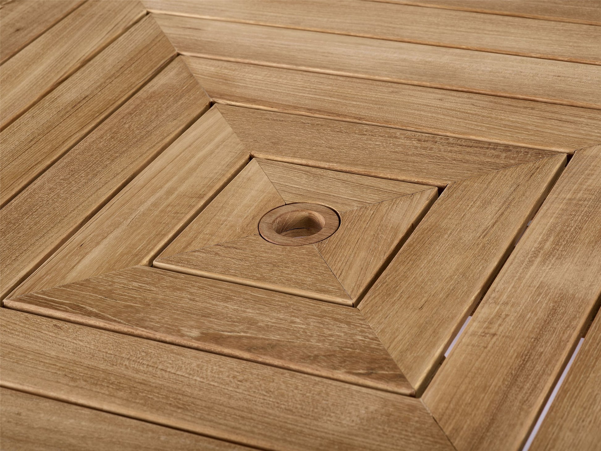 Chesapeake Round Dining Table