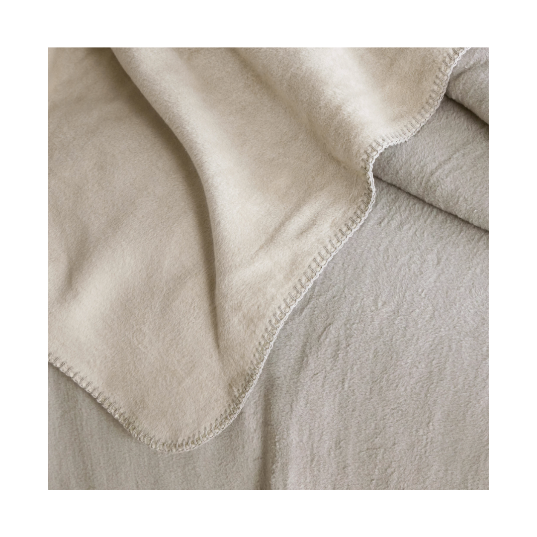 Holly Fleece Blanket, Grey