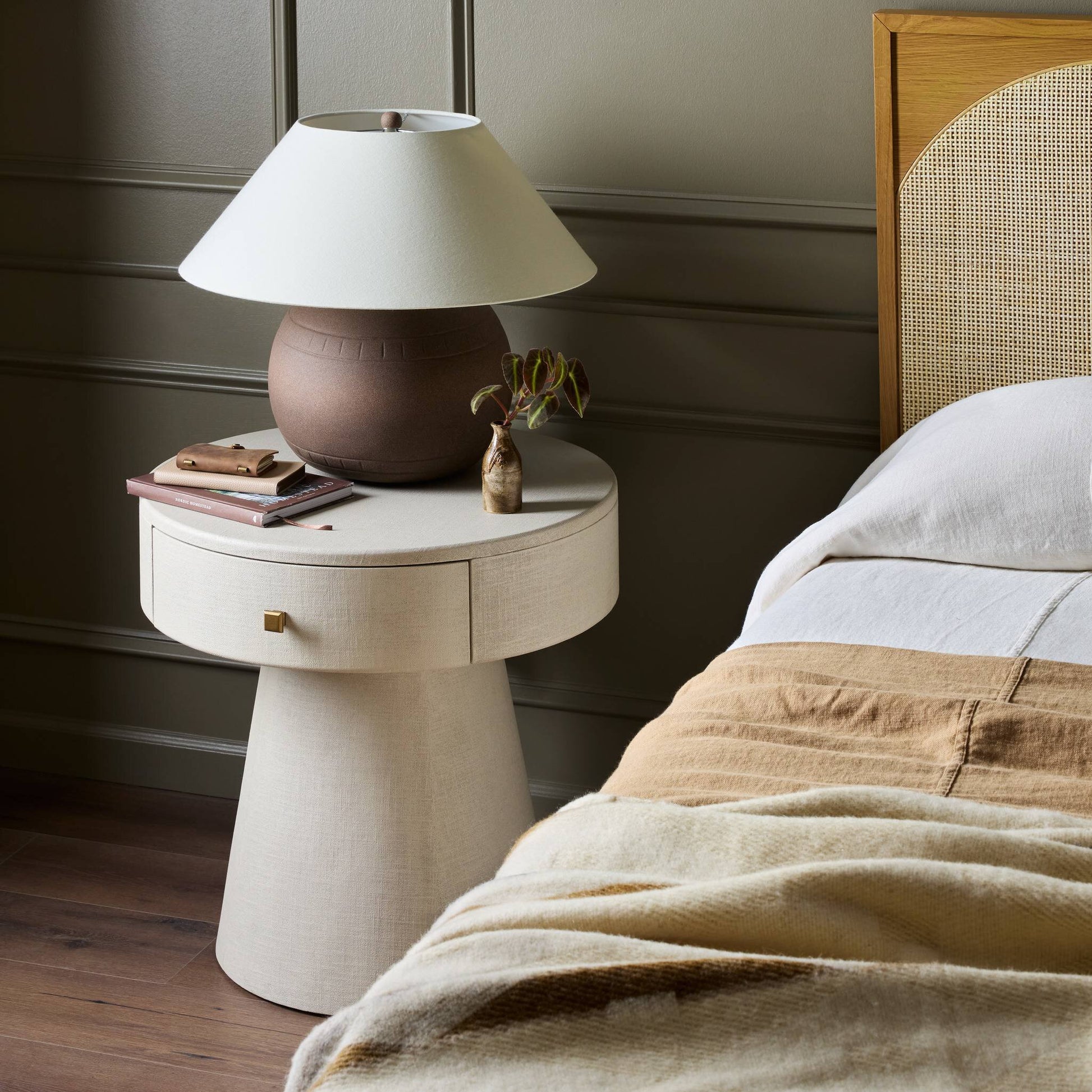 Chiro Nightstand