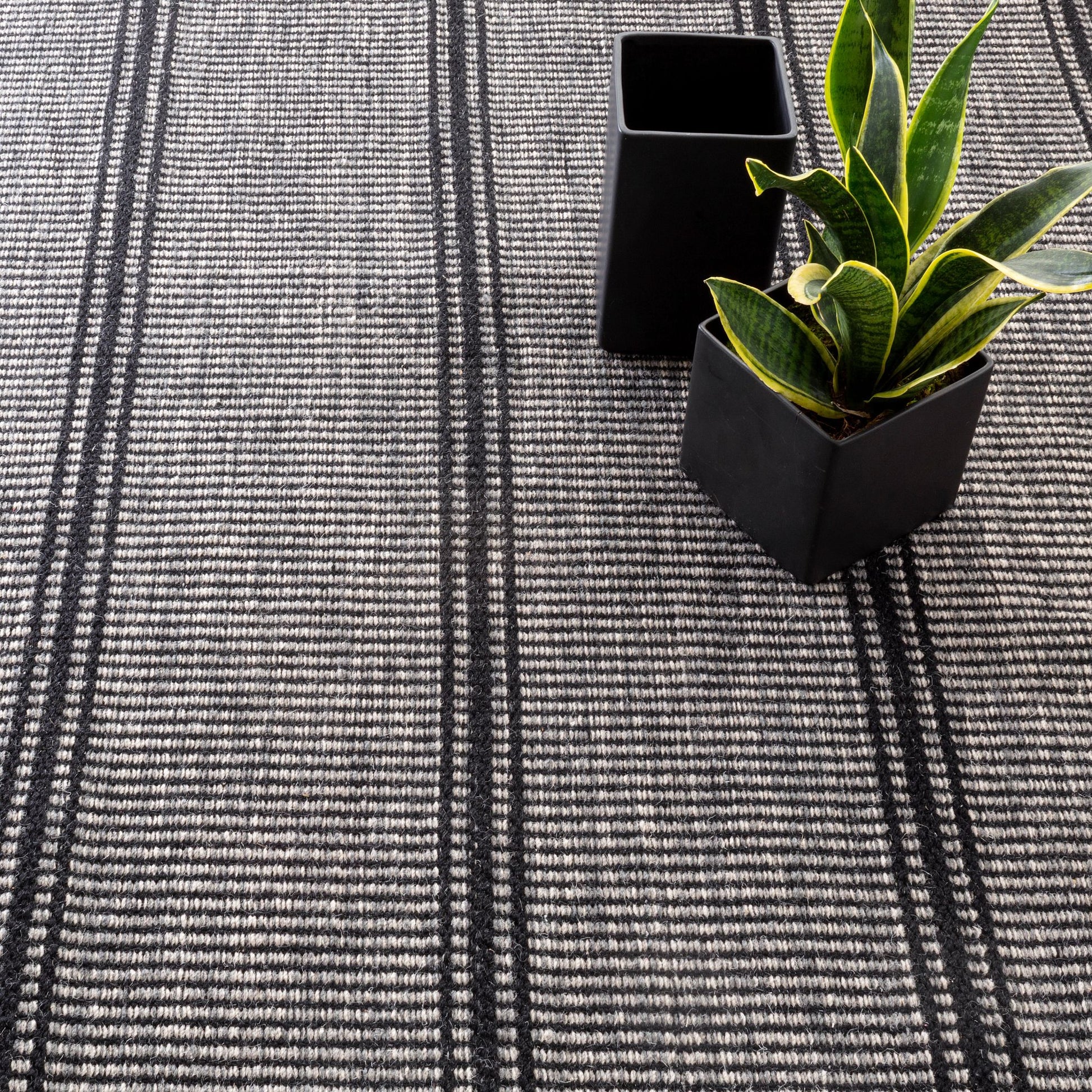 Malta Black Handwoven Wool Rug - DA1698 - 10x14