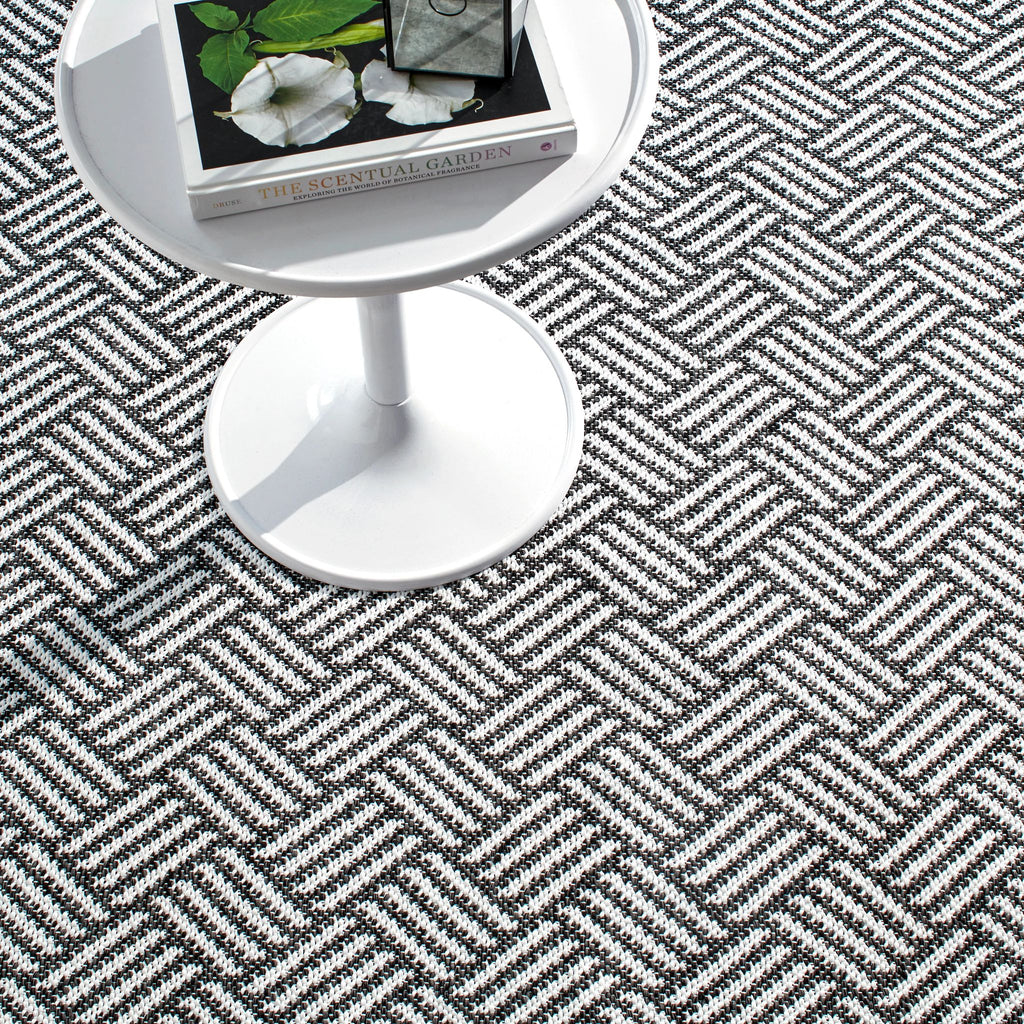 Crisscross Black Handwoven Indoor/Outdoor Rug - DA1907 - 10x14
