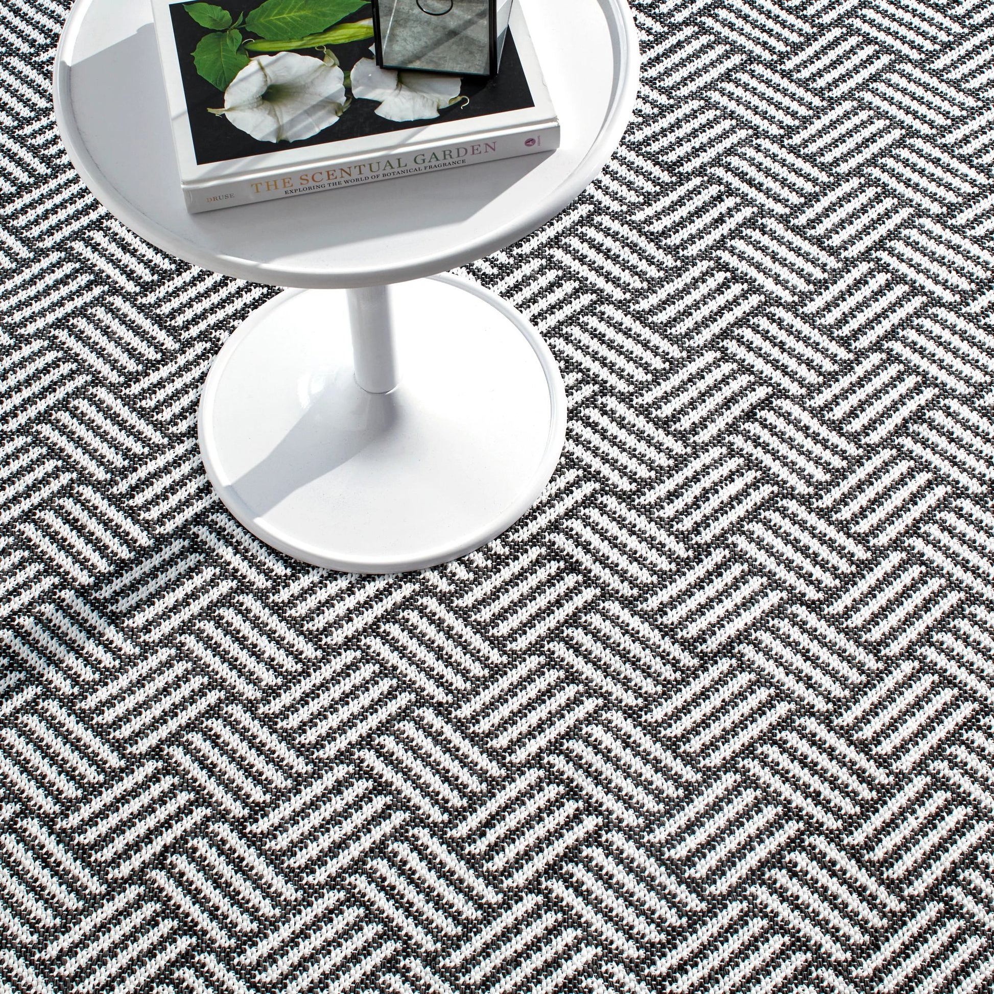 Crisscross Black Handwoven Indoor/Outdoor Rug - DA1907 - 10x14