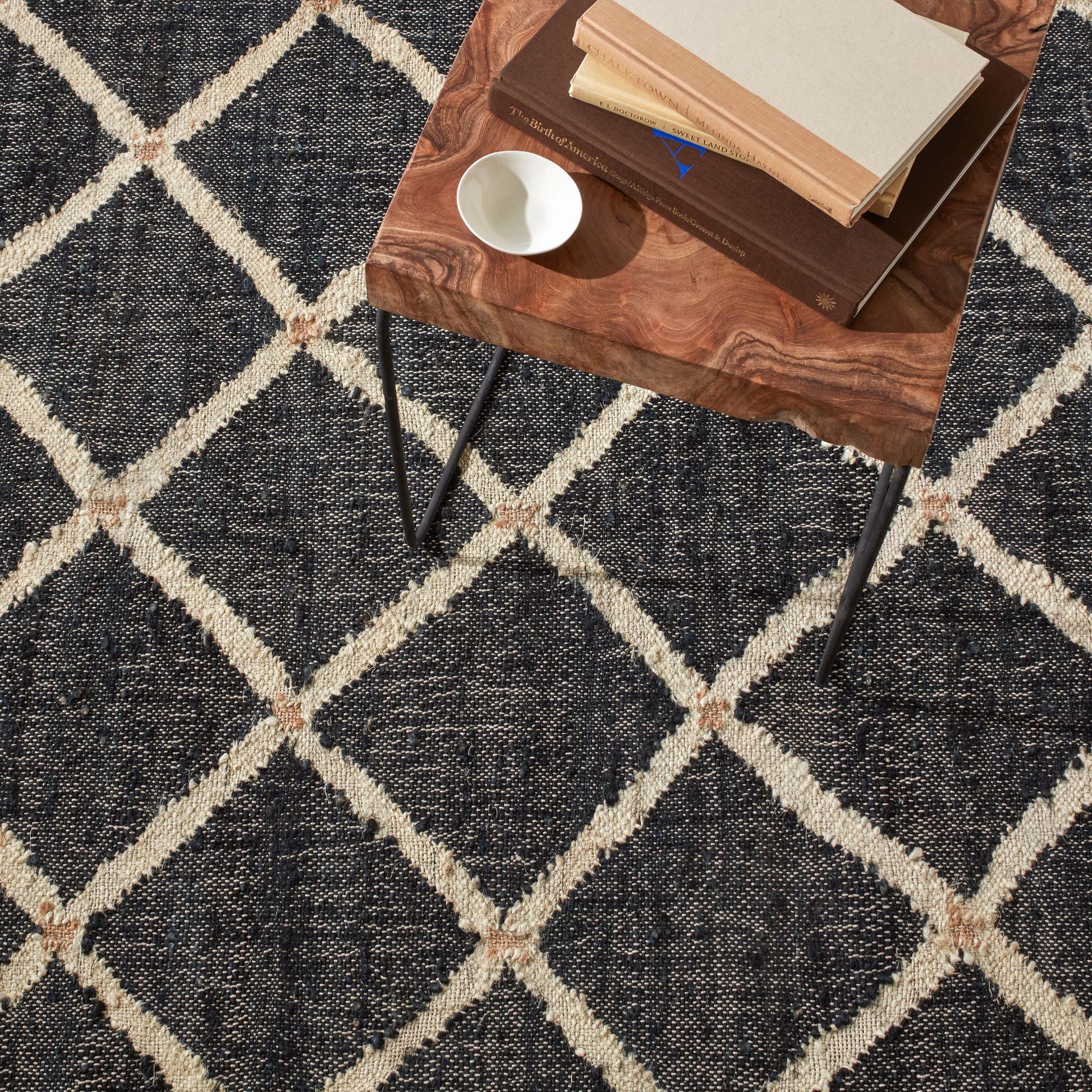 Kali Black Handwoven Jute Rug - DA1922 - 10x14