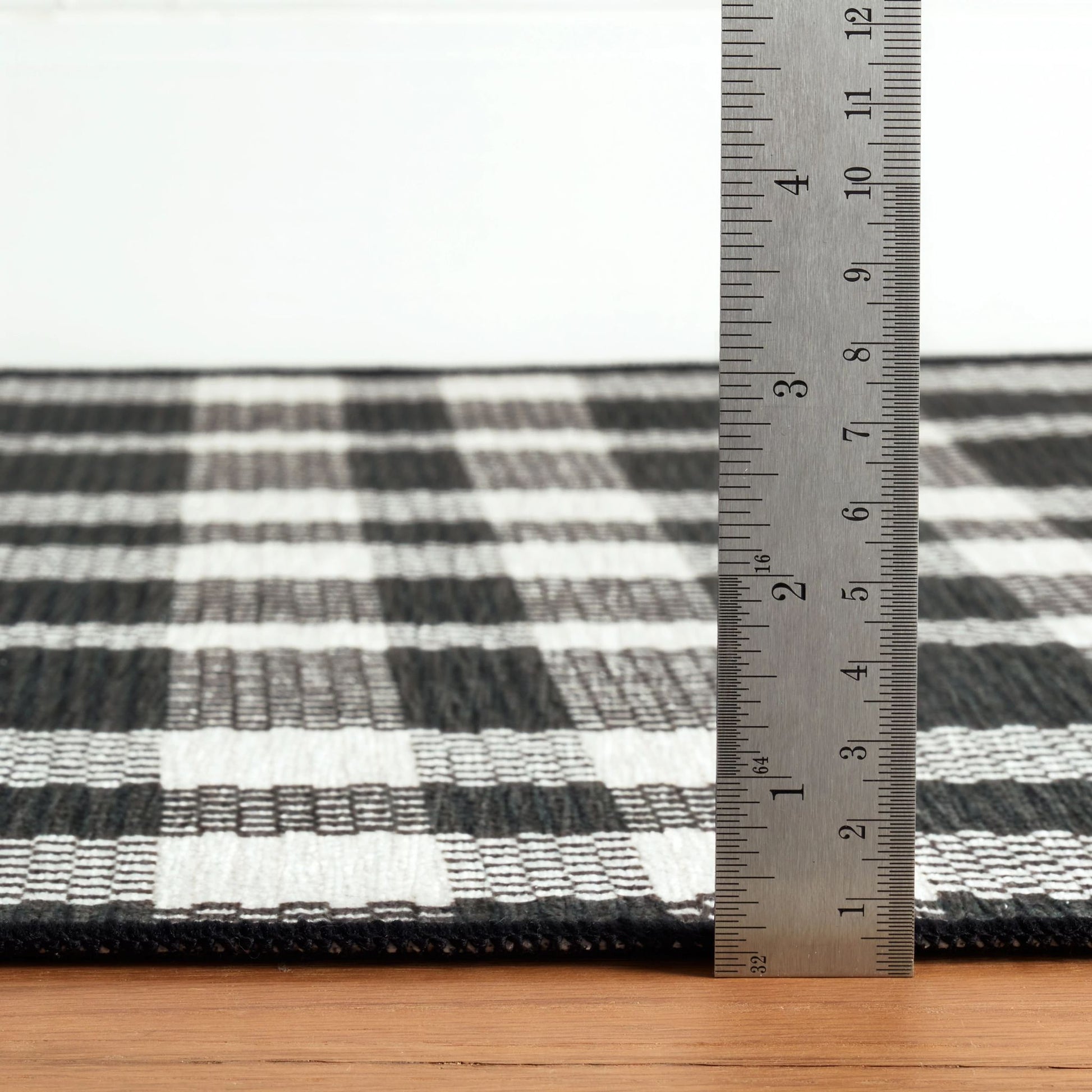 Houston Plaid Black Machine Washable Rug - DA2255 - 4' Round