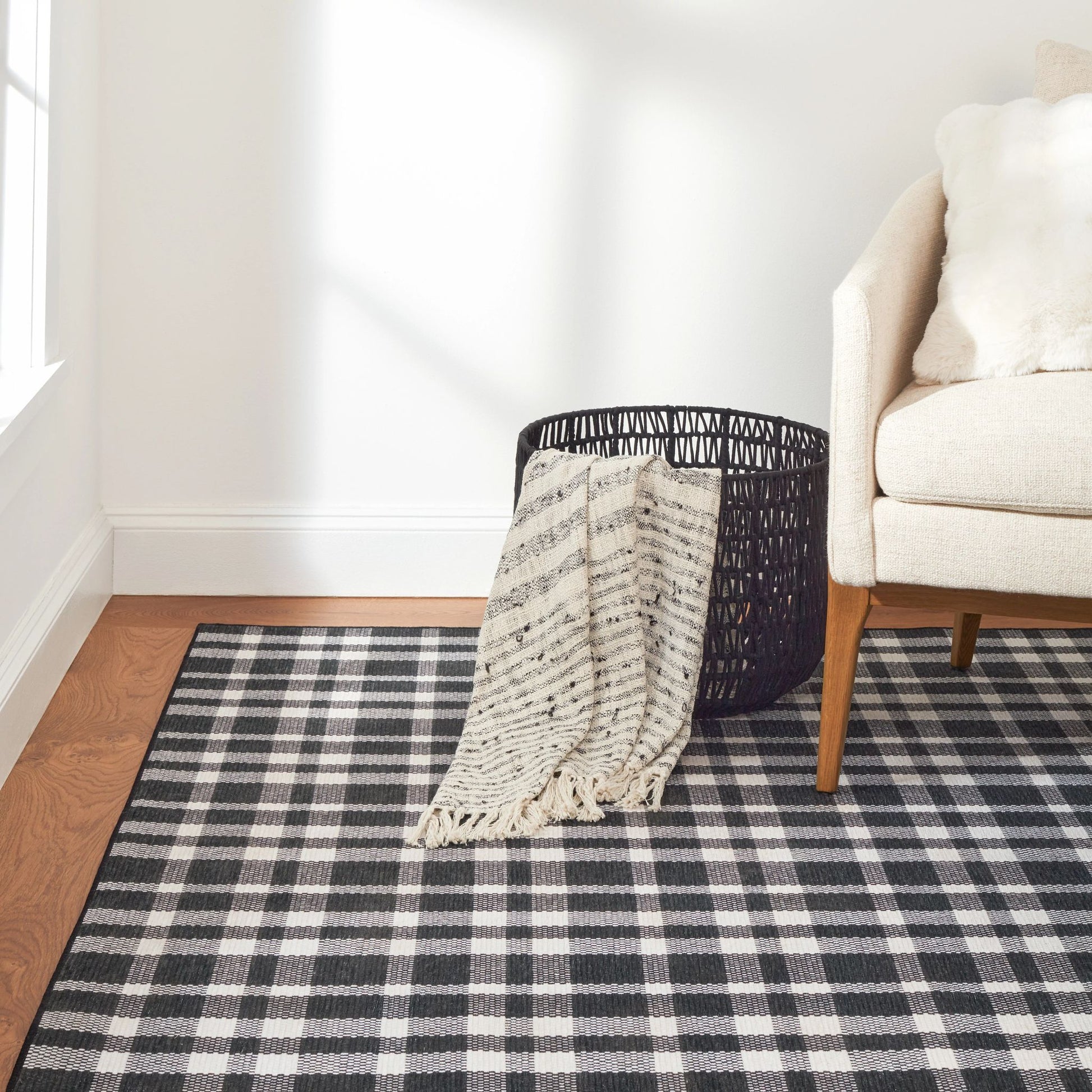 Houston Plaid Black Machine Washable Rug - DA2255 - 4' Round