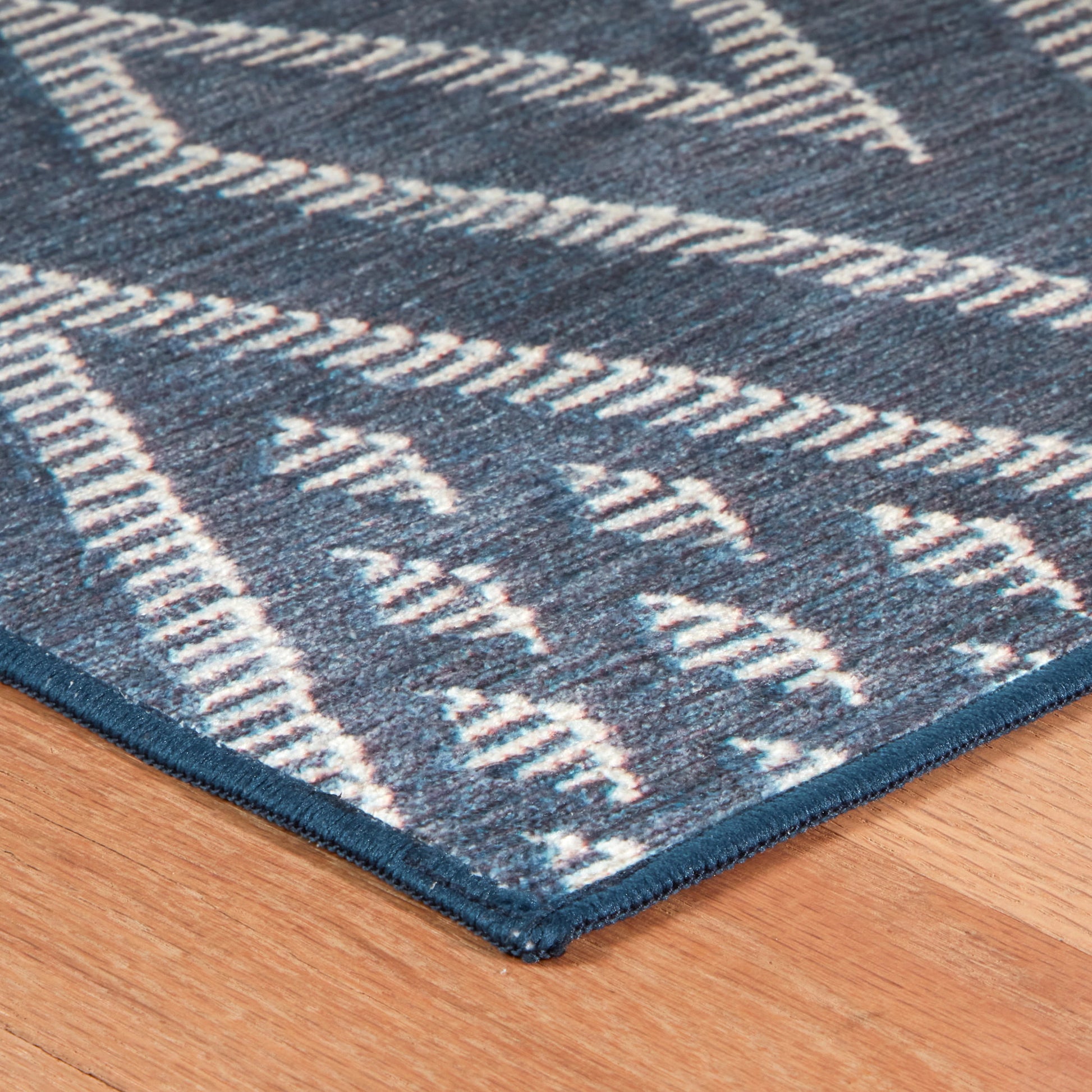 Guthrie Navy Machine Washable Rug - DA2344 - 8x10