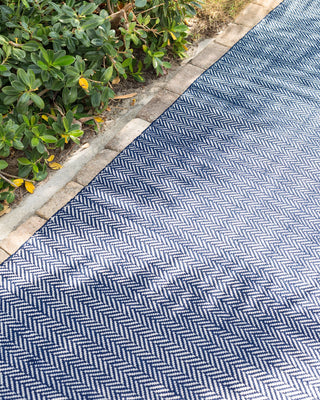 Herringbone Indigo/White Handwoven Indoor/Outdoor Rug - DA285 - Runner-2.5x18