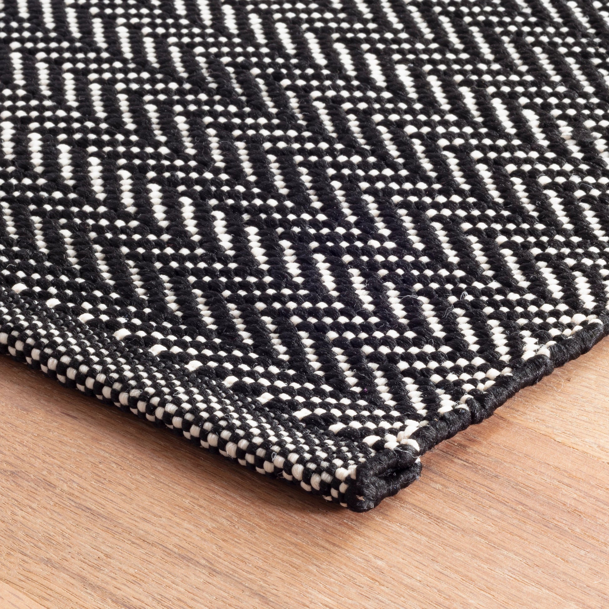 Herringbone Black/Ivory Handwoven Indoor/Outdoor Rug - DA971 - Runner-2.5x18