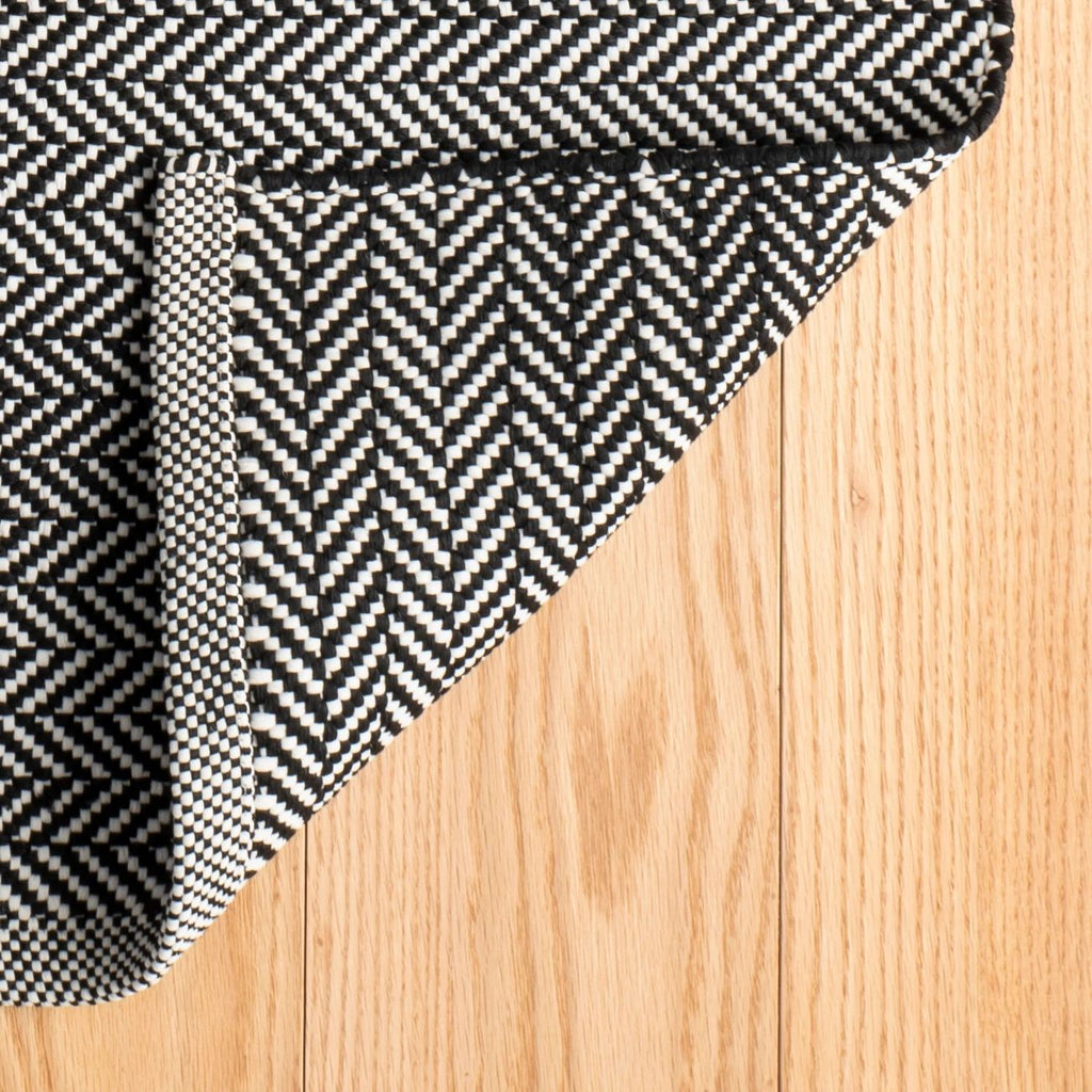 Herringbone Black/Ivory Handwoven Indoor/Outdoor Rug - DA971 - Runner-2.5x18