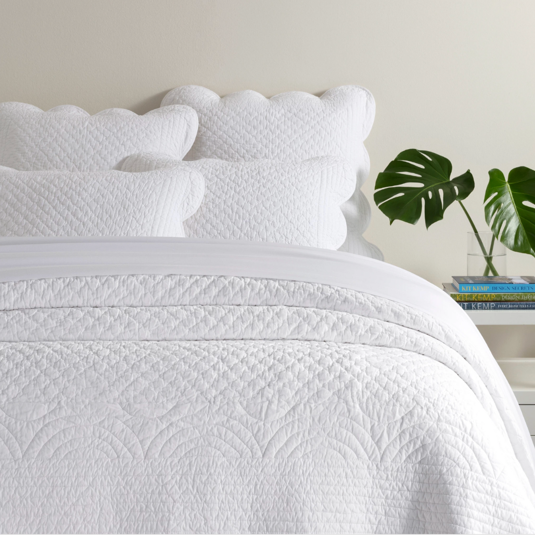 Scallop White Quilt