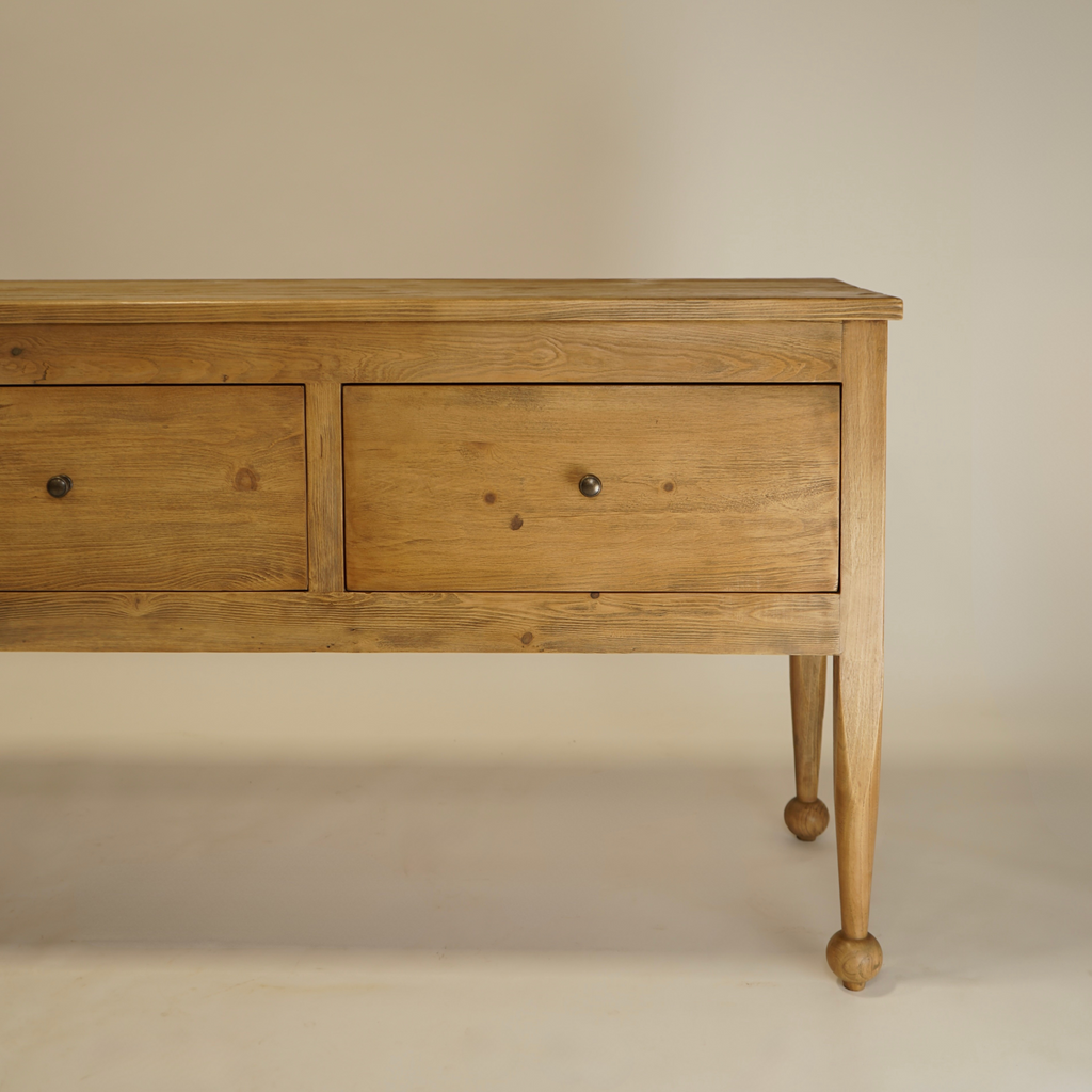 Margot Console