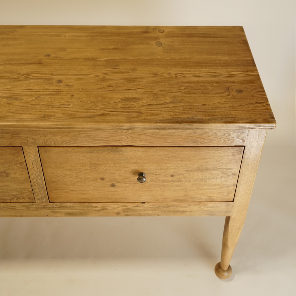 Margot Console
