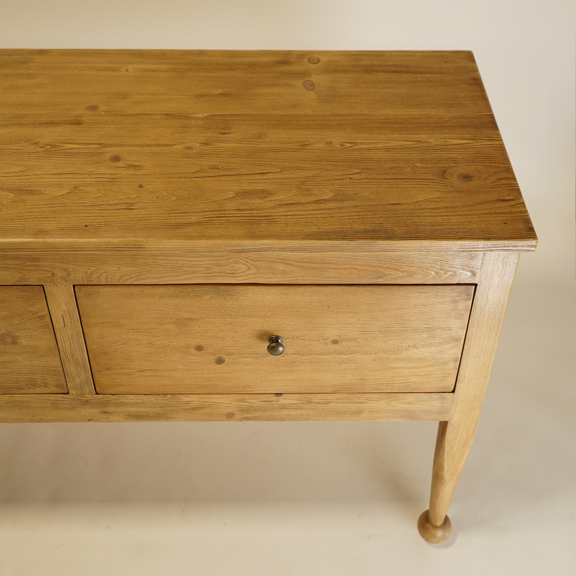 Margot Console