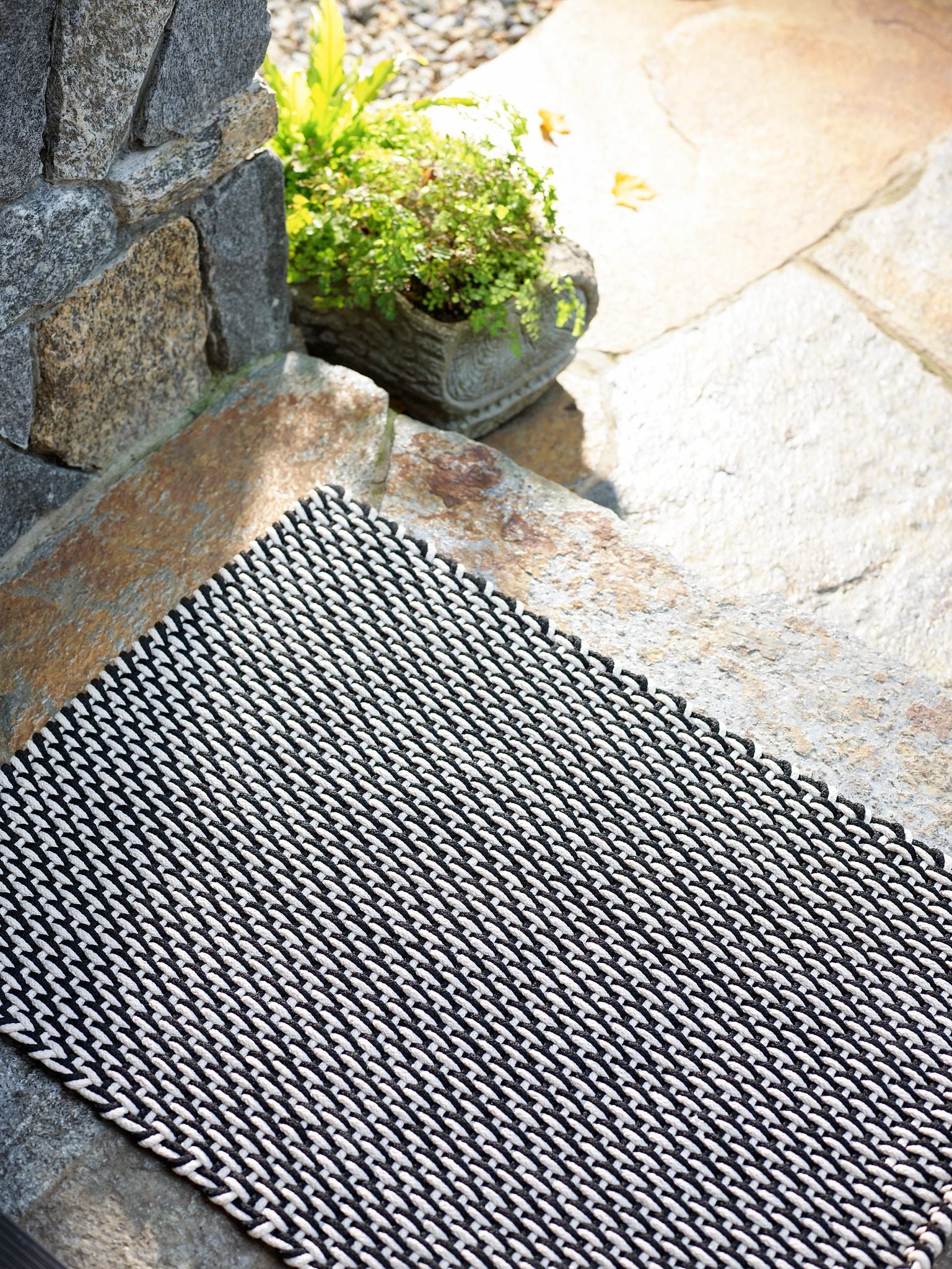 Two-Tone Rope Black/Ivory Handwoven Indoor/Outdoor Rug - RDB219 - 12x16