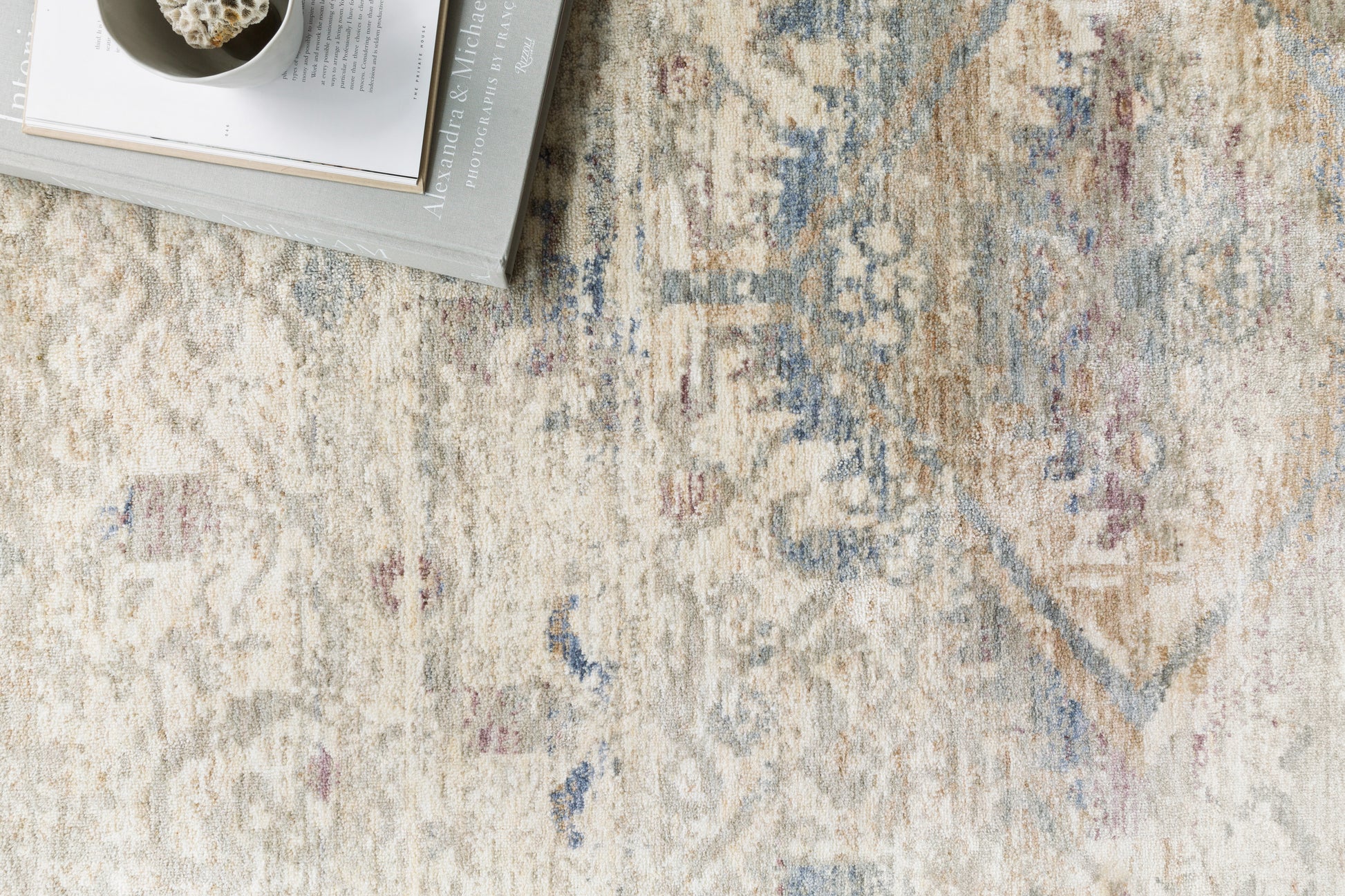 Revere Ivory / Blue 11'-6" x 15'-6" Area Rug - REV-06 - 11'-6" x 15'-6"