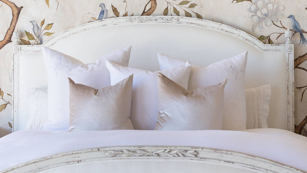 Lillian Canopy Bed - Queen